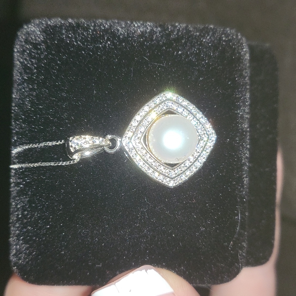 8MM Cultured Pearl Necklace.